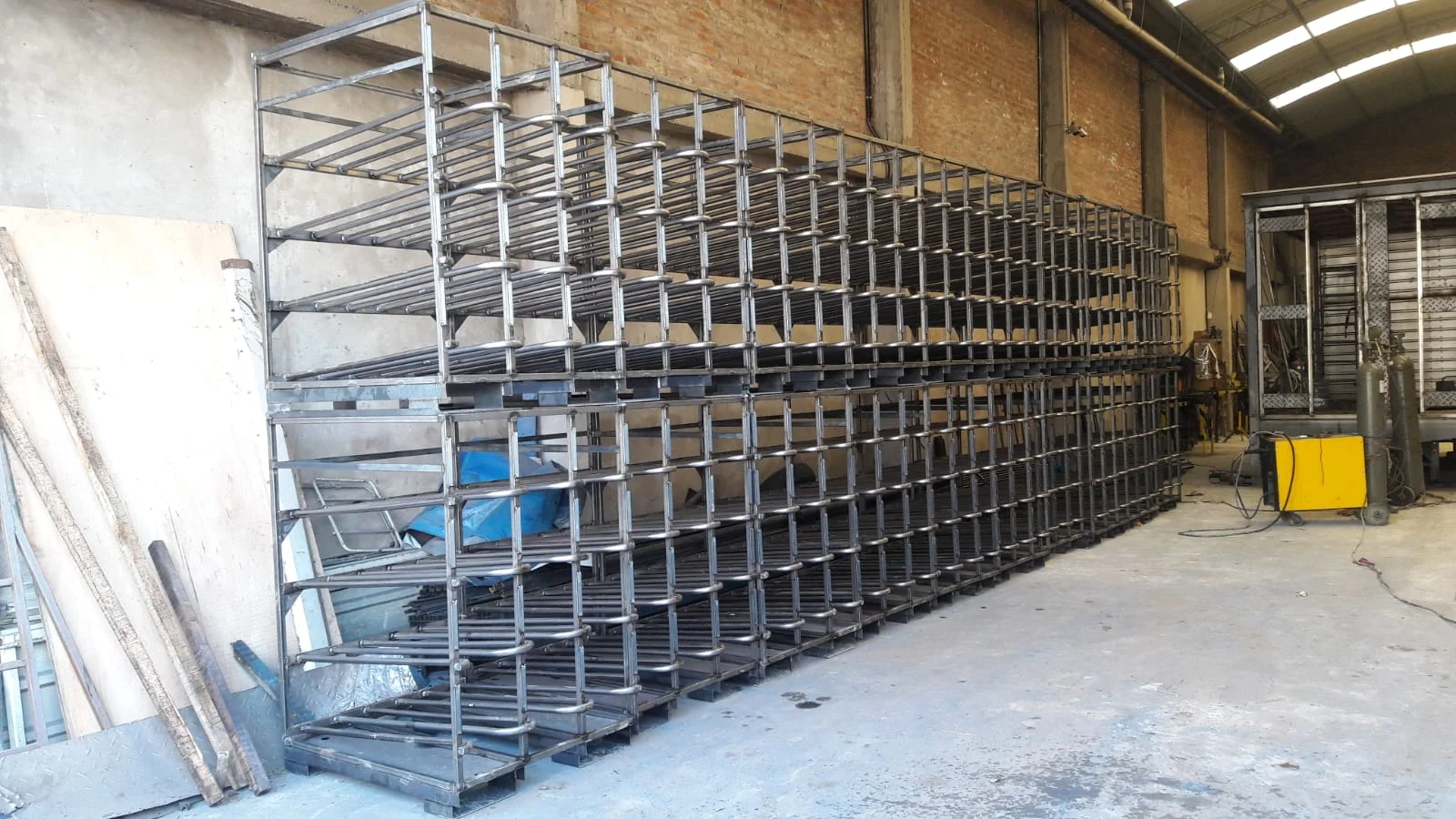 Rack portabidones en uso