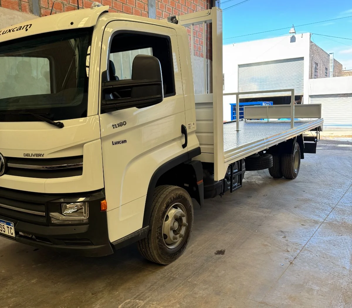 Camion Volkswagen Delivery 11 180 Blanco Con