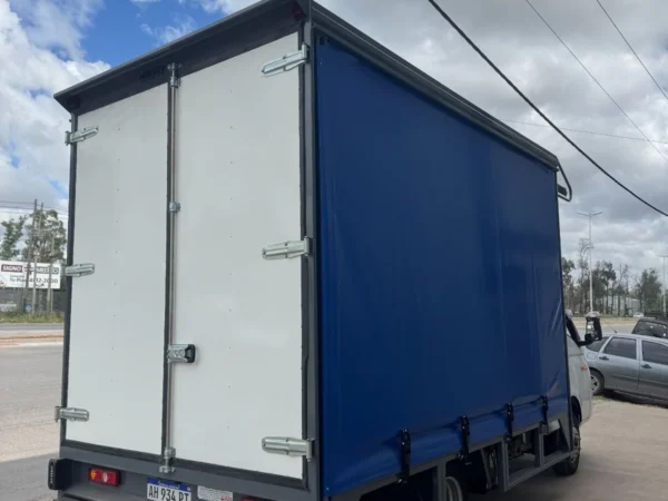Carroceria De Camion Con Puertas Traseras Blancas